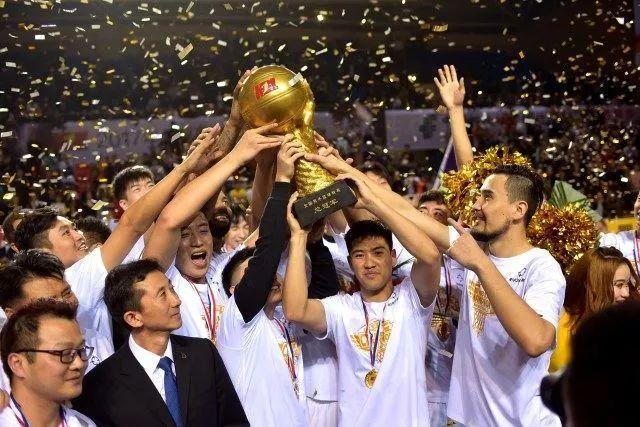 今年NBA总决赛到目前为止 哪名球员的表现最出色？